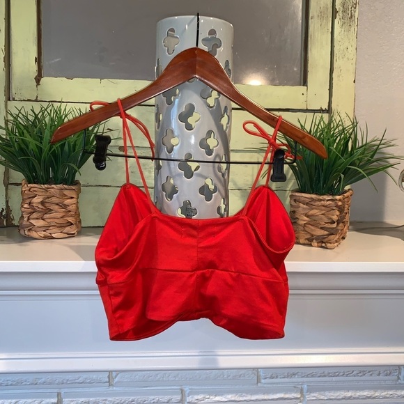 Urban Outfitters Red Twist Bust Cut Out Crop Top Tank Size Medium - Picture 4 of 4